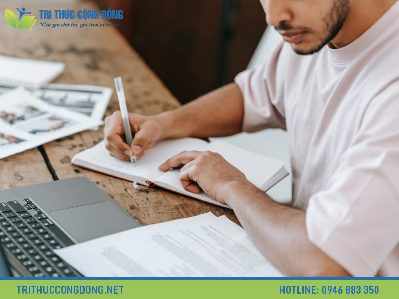 Luận văn thạc sĩ tiếng Anh là gì?
